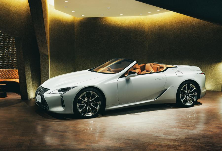  Lexus LC500 Convertible 2020 года  (JP) (фото 1 из 11)
